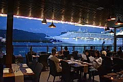 Cruise-ship-passing-restaurant