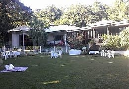 smwhitfield-house-lawn-for-pre-dinner